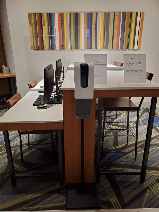 Holiday Inn Express & Suites Johnstown By Ihg Eksteriør bilde