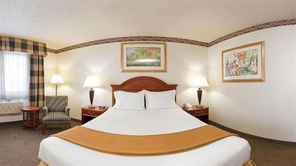 Holiday Inn Express & Suites Johnstown By Ihg Eksteriør bilde