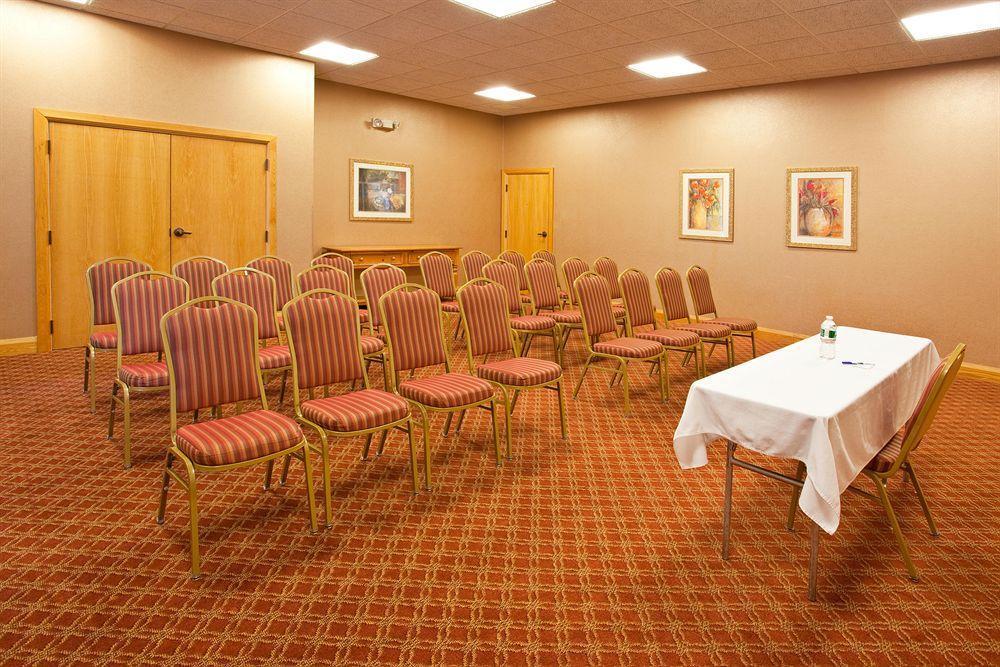 Holiday Inn Express & Suites Johnstown By Ihg Eksteriør bilde