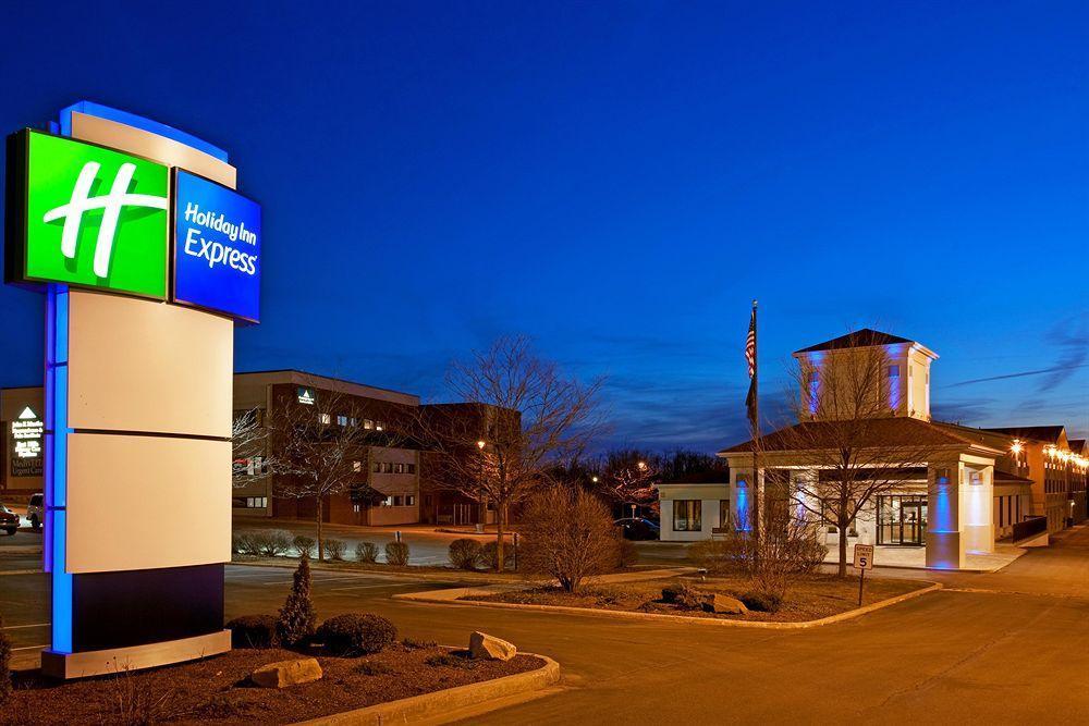 Holiday Inn Express & Suites Johnstown By Ihg Eksteriør bilde