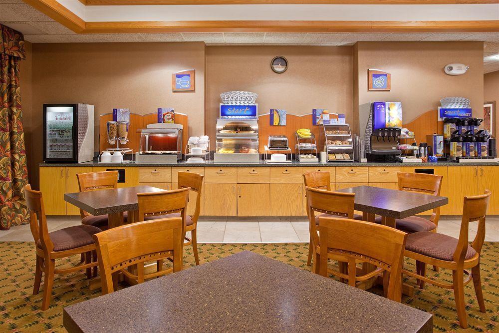 Holiday Inn Express & Suites Johnstown By Ihg Eksteriør bilde