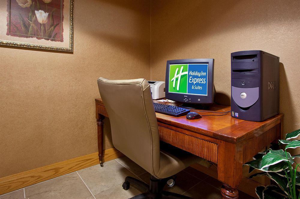 Holiday Inn Express & Suites Johnstown By Ihg Eksteriør bilde