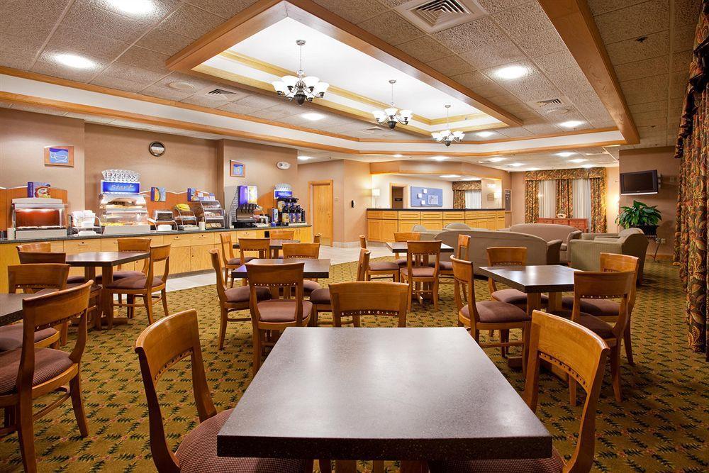 Holiday Inn Express & Suites Johnstown By Ihg Eksteriør bilde