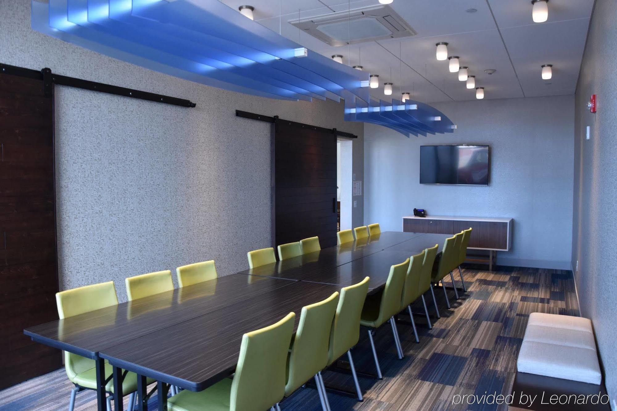 Holiday Inn Express & Suites Johnstown By Ihg Eksteriør bilde