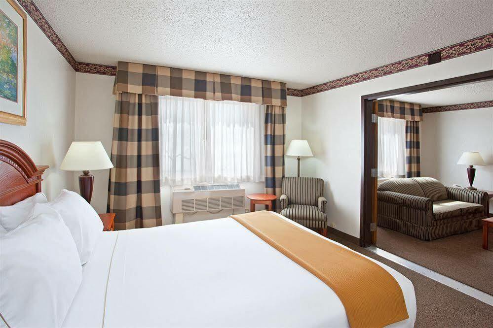 Holiday Inn Express & Suites Johnstown By Ihg Eksteriør bilde