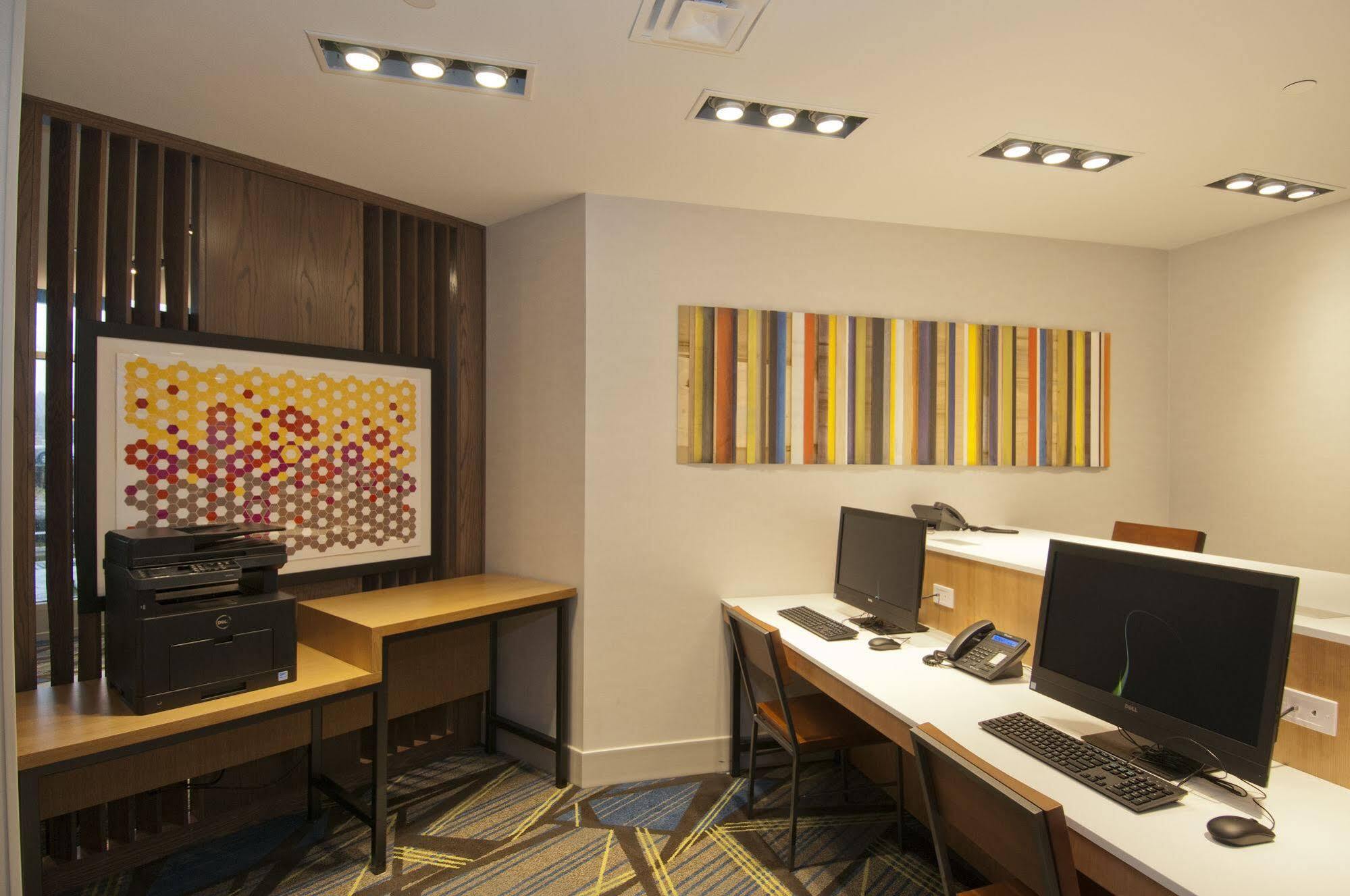 Holiday Inn Express & Suites Johnstown By Ihg Eksteriør bilde