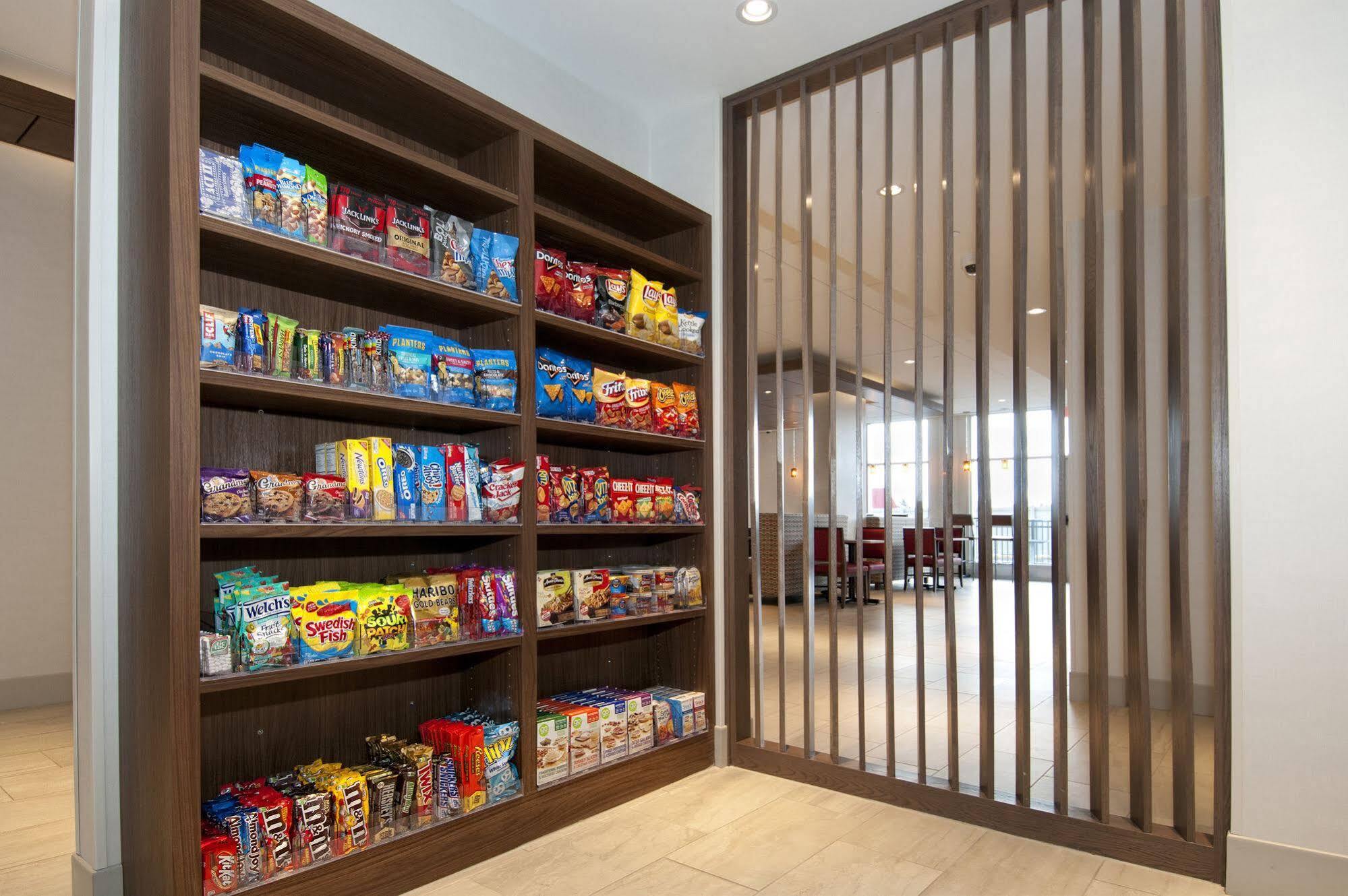 Holiday Inn Express & Suites Johnstown By Ihg Eksteriør bilde