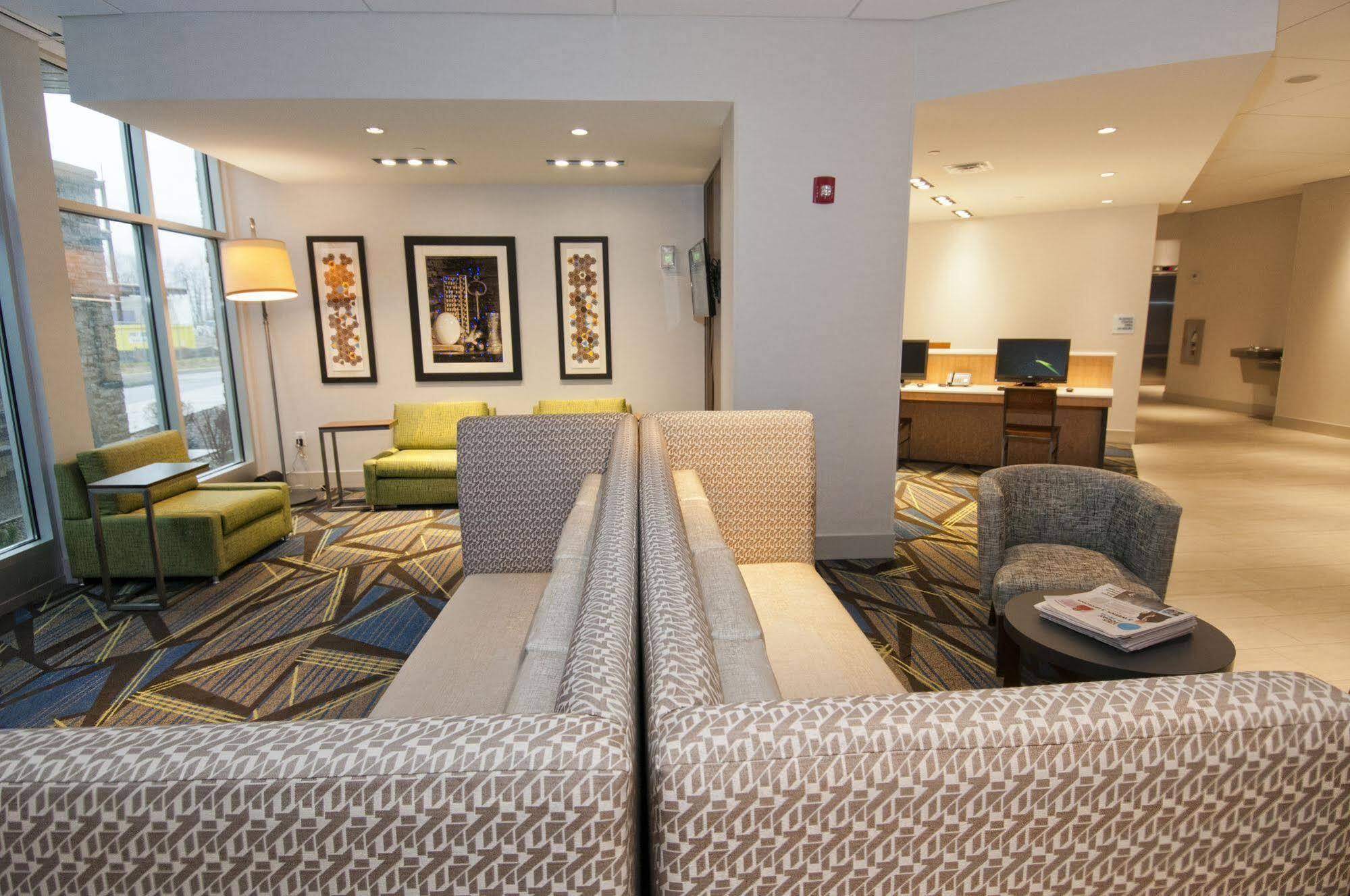 Holiday Inn Express & Suites Johnstown By Ihg Eksteriør bilde