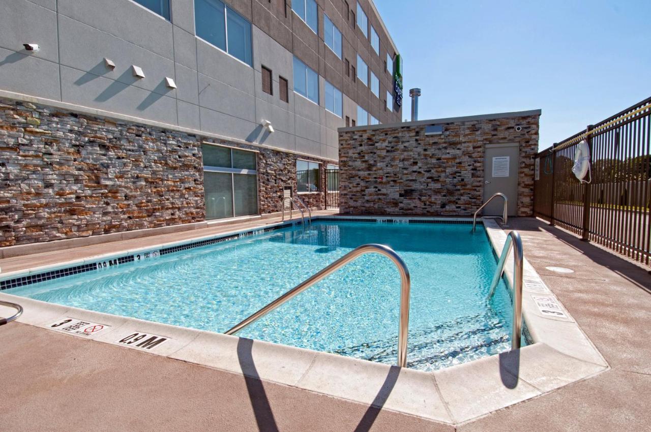 Holiday Inn Express & Suites Johnstown By Ihg Eksteriør bilde