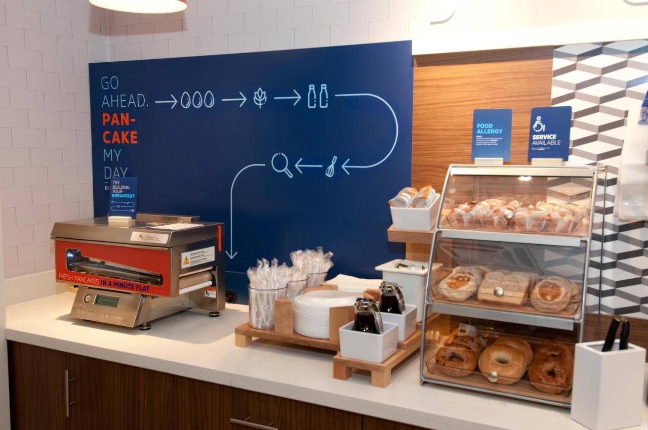 Holiday Inn Express & Suites Johnstown By Ihg Eksteriør bilde
