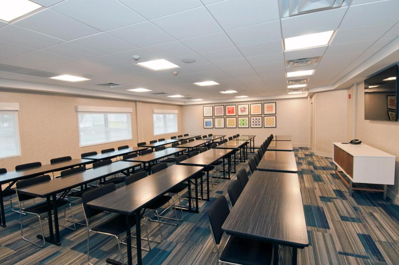 Holiday Inn Express & Suites Johnstown By Ihg Eksteriør bilde