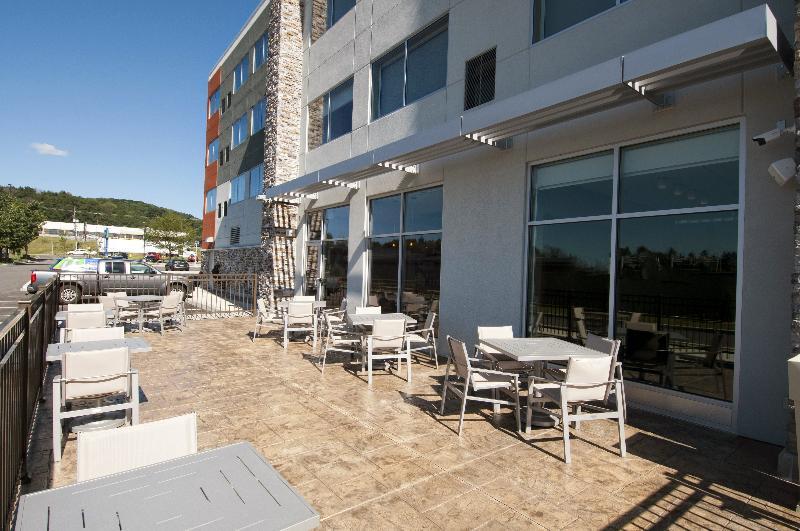 Holiday Inn Express & Suites Johnstown By Ihg Eksteriør bilde