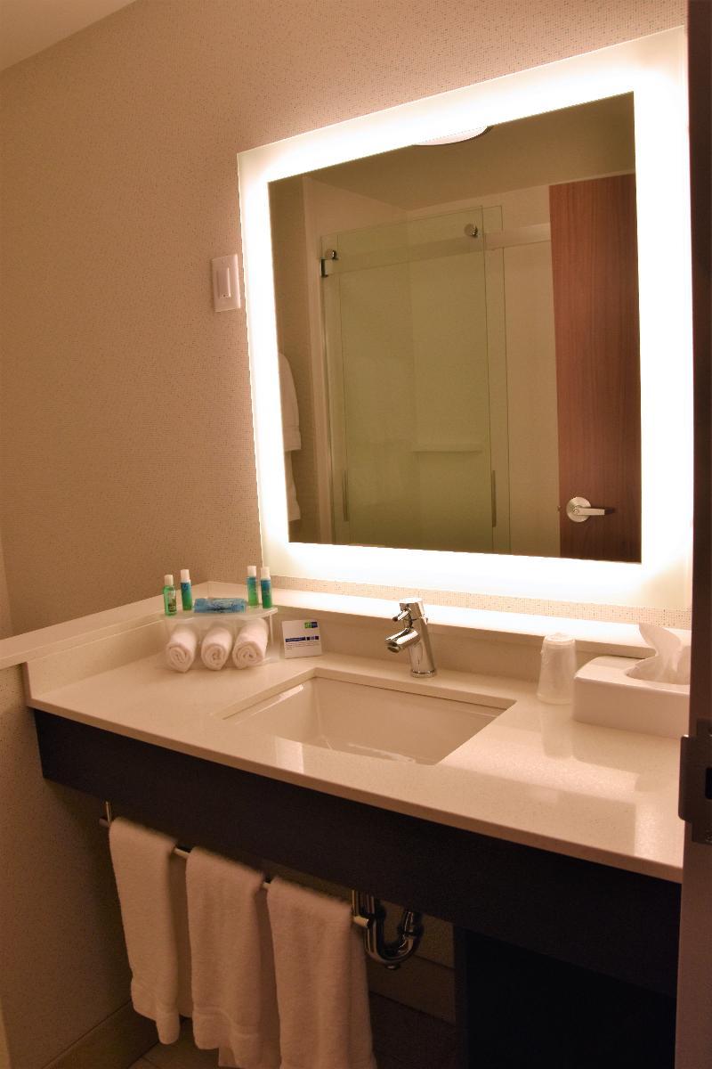 Holiday Inn Express & Suites Johnstown By Ihg Eksteriør bilde